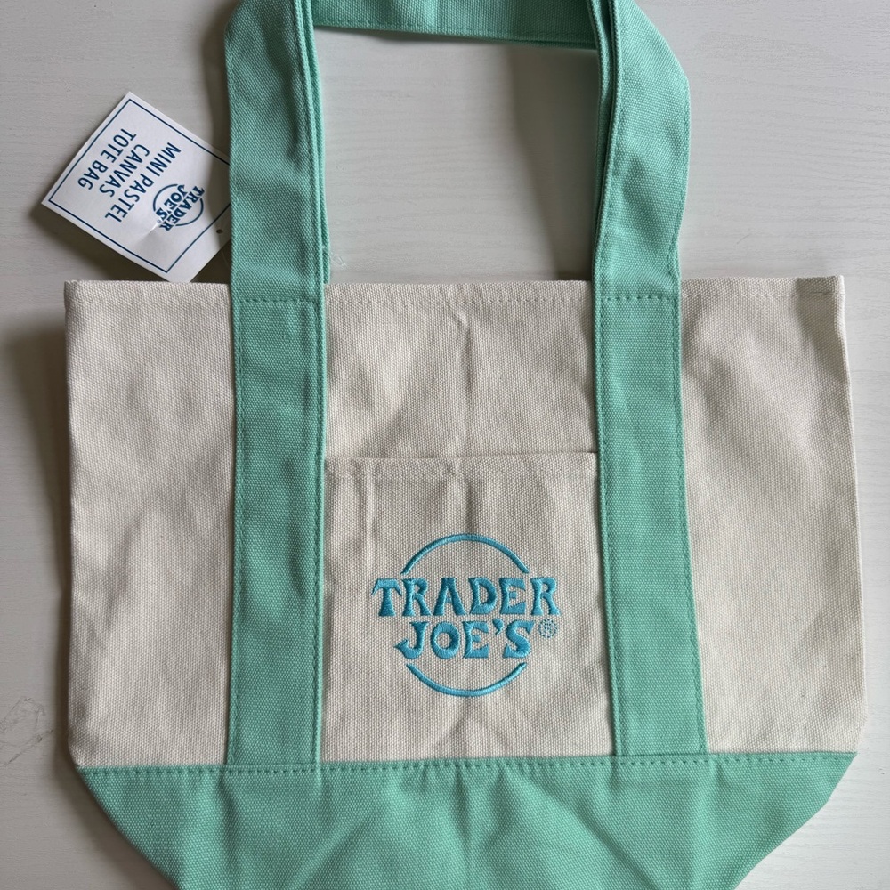NWT ‼️Authentic‼️Trader Joe’s Green and Cream Canvas Tote Bag